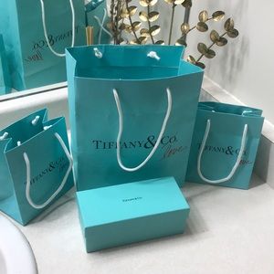 Tiffany’s gift bags and box